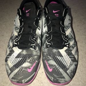 Women’s Nike free TR fit 4. Size 8
